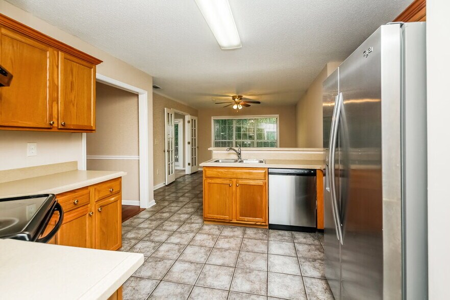 Building Photo - 6857 Robinwood Trail