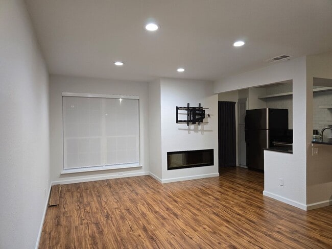 Building Photo - 5200 Martel Ave