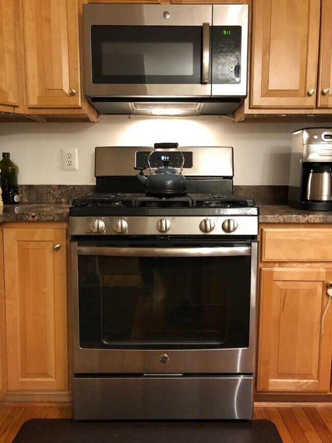 Building Photo - 5001 Waple Ln