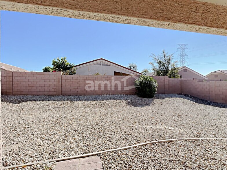 Building Photo - 11173 W Madeline Christian Ave