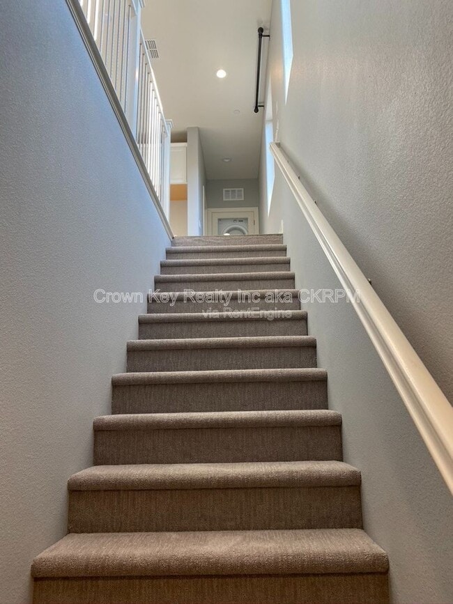 Building Photo - 1024 S Prosperity St