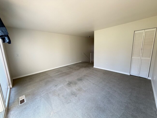 Building Photo - Convenient 2 Bedroom Condo in Bennett Valley