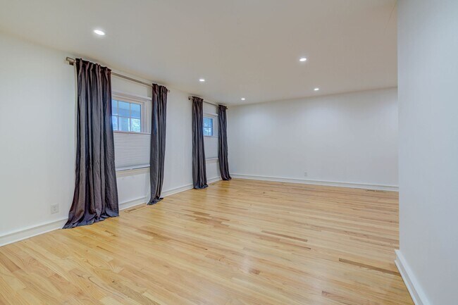 Building Photo - Lindbergh School District Near Mercy St. Anthonys Hospital – Prime Location!