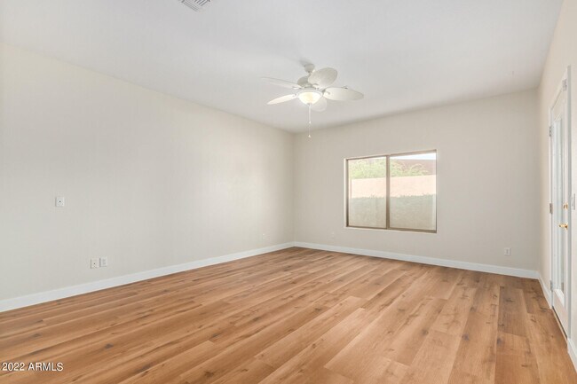 Building Photo - 13232 W Edgemont Ave