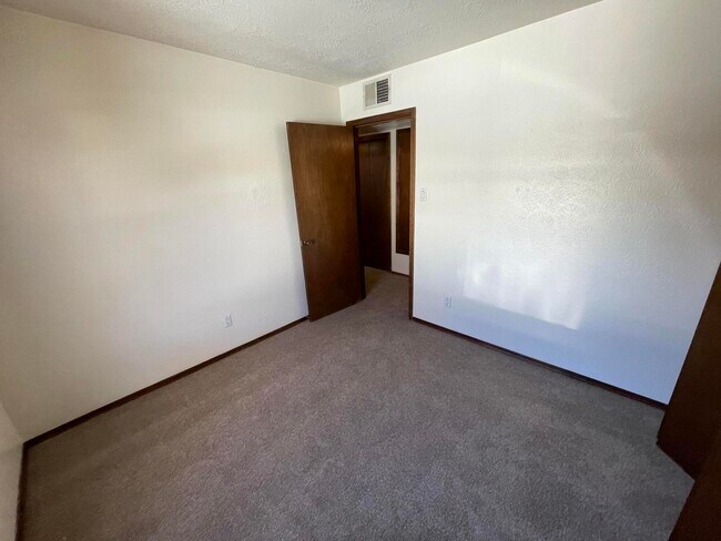 Building Photo - 2817 Palo Verde Dr NE
