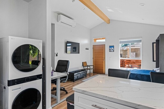 Building Photo - 4007 W 60th St