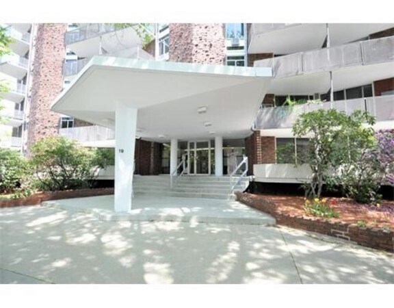 Building Photo - 19 Winchester St