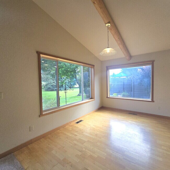 Building Photo - Eagle Bend Home