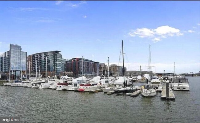 Building Photo - 700 7th St SW