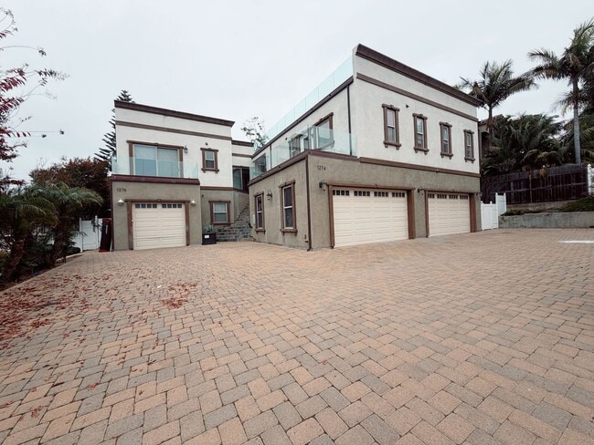Building Photo - Spacious 6 Bed in Carlsbad with Ocean Views and Roof Top deck, 1 mile to the Beach!!