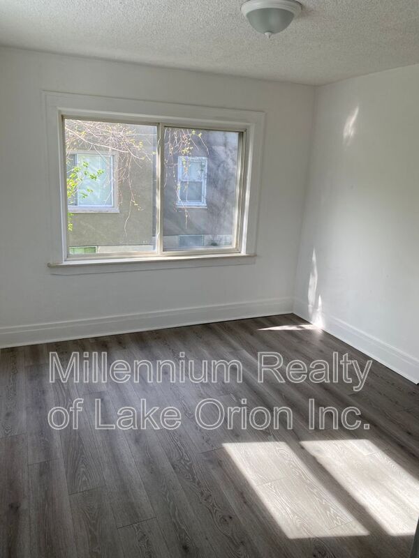 Building Photo - 638 Joslyn Ave