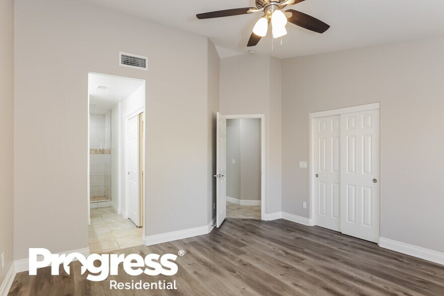 Building Photo - 10842 W Sands Dr