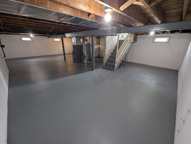 Building Photo - Your Perfect Home Awaits — Cozy, Updated, ...