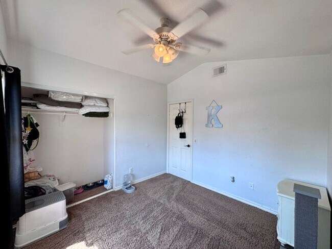 Building Photo - Beautiful 4 Bedroom Pool Home with Solar i...