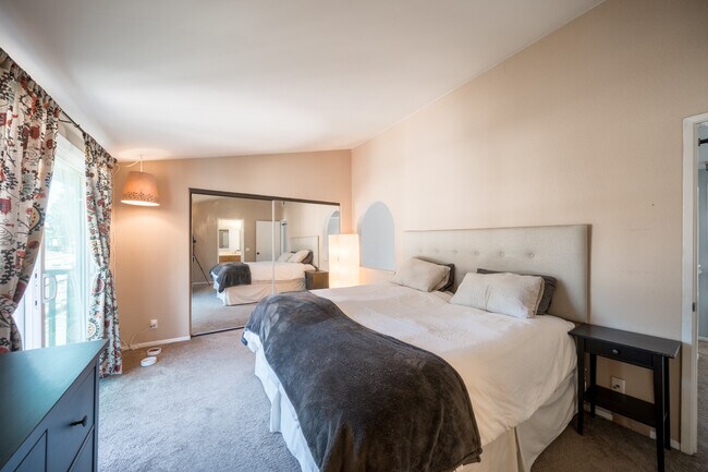 Building Photo - 1808 Cottonwood Ave