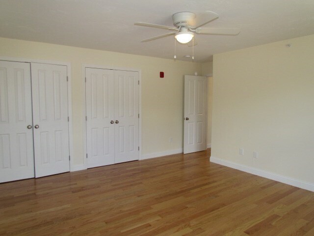 Building Photo - 1093 Main St