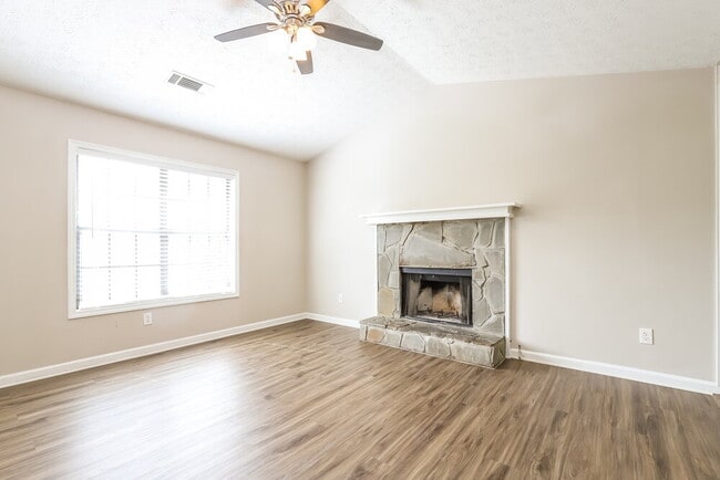 Building Photo - 4272 Falcon Crest Dr