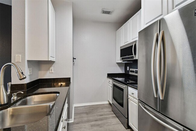 Building Photo - 5000 Culbreath Key Way