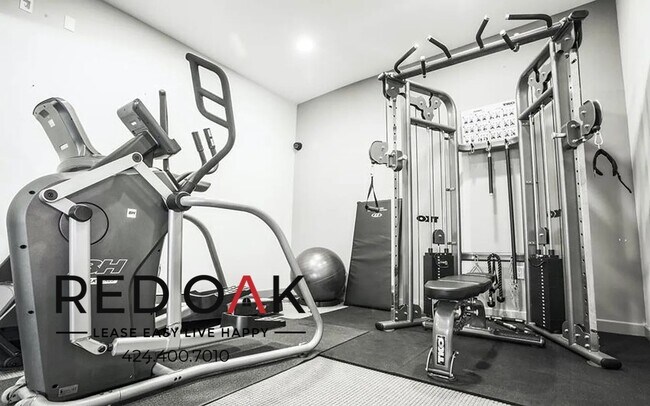 Building Photo - 21315 Roscoe Blvd