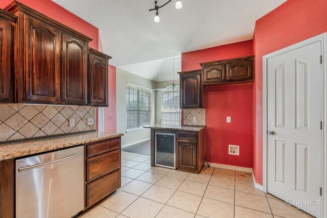 Building Photo - 7017 Springwater Ave