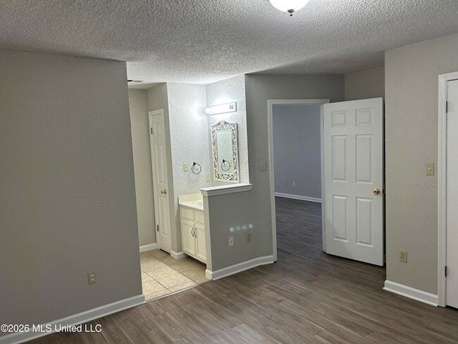 Building Photo - 2900 Brachton Cove W
