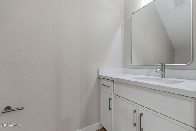 Building Photo - 1222 E Diamond St