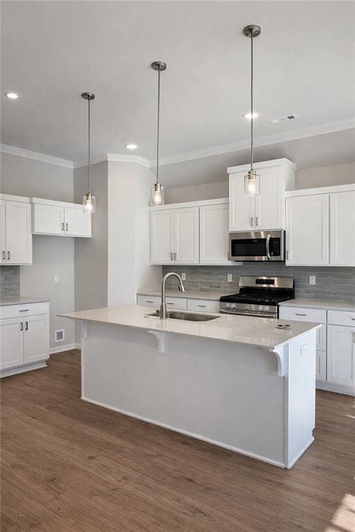 Building Photo - 6005 SW Desert Ave