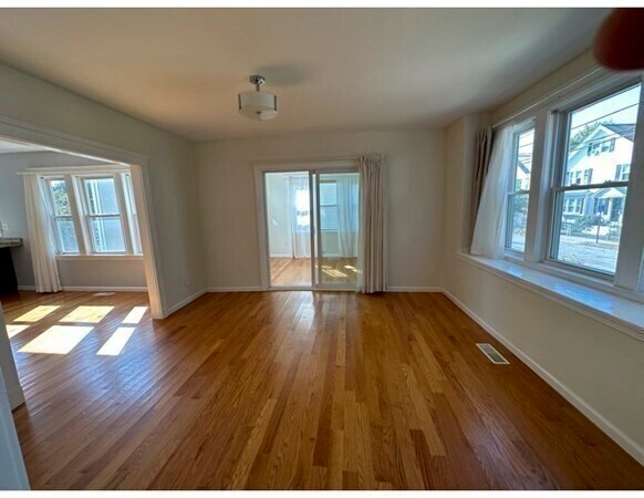 Building Photo - 102 Varnum St