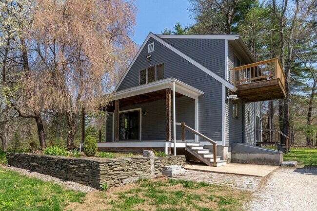 Building Photo - 6 Pine Woods Rd