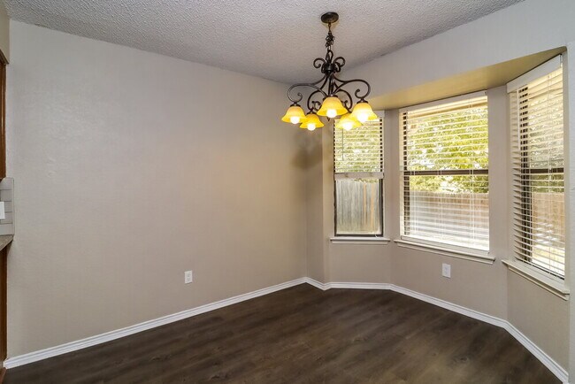 Building Photo - 721 Owens Dr