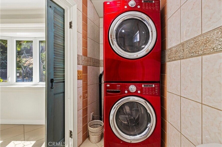 Building Photo - 3916 Carnavon Way