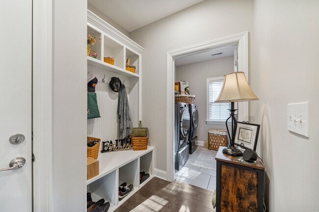 Building Photo - 9434 Crysillas Dr