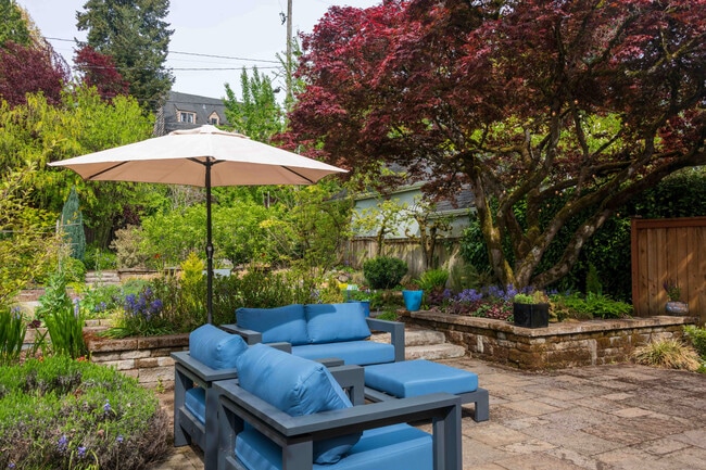 Building Photo - 1942 Boyer Ave E