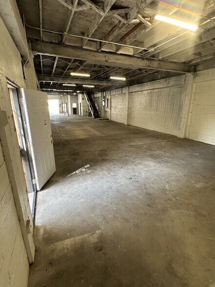Building Photo - 1240 E 12th St