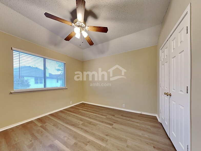 Building Photo - 7847 Teal Dr