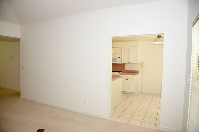 Building Photo - 4 bedroom in Parkwood Estates!