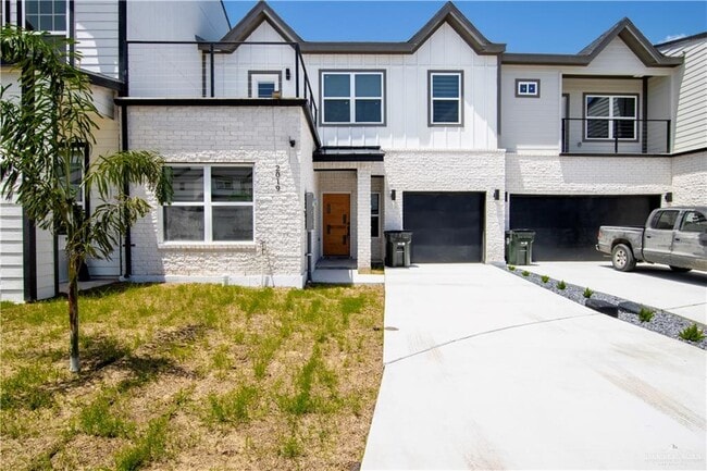 Primary Photo - 23 Cassandra St