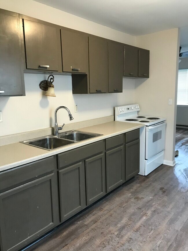 Primary Photo - 108 N Water St