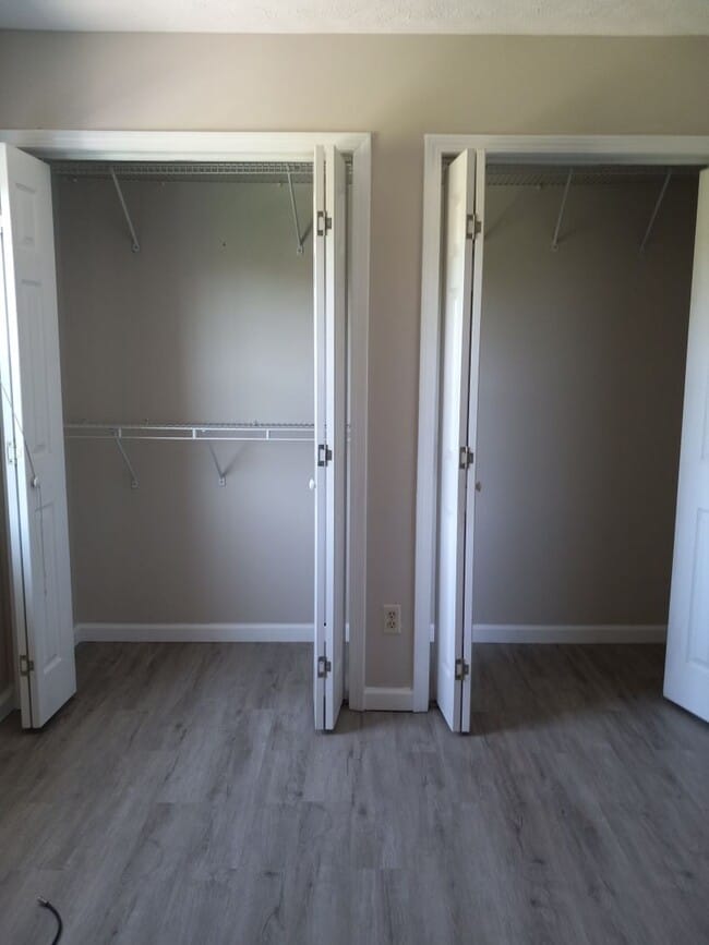 Building Photo - Beautiful 2 bedroom 2 bath duplex in East ...