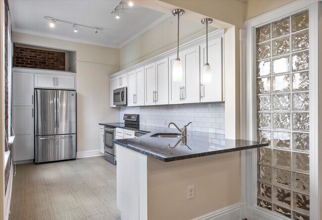 Building Photo - Swanky 2000 sf duplex in the heart of Church Hill
