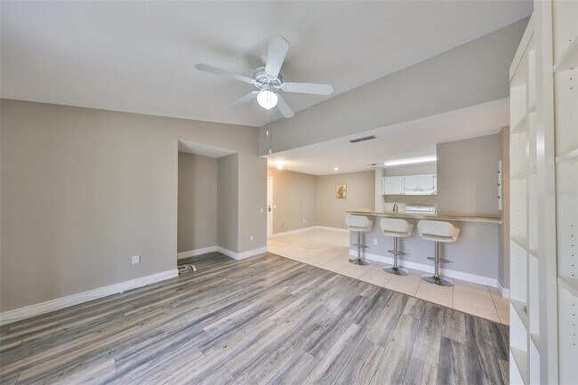 Building Photo - 9481 Highland Oak Dr