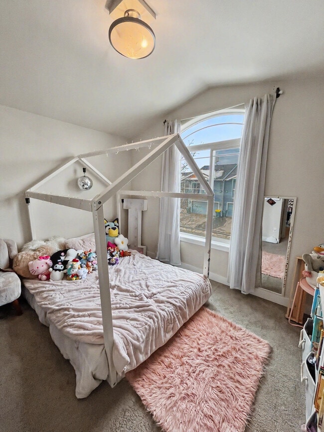 Building Photo - 347 Skwentna Dr