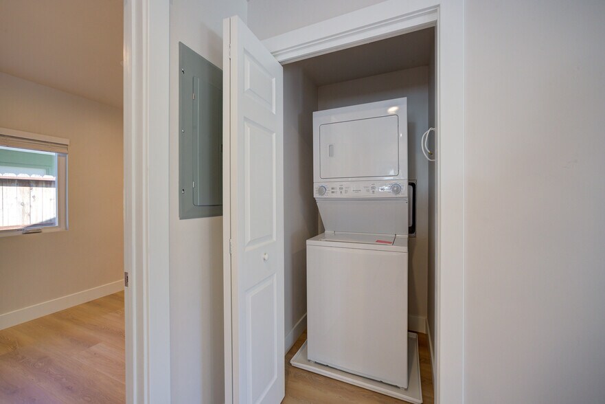 Building Photo - 1238 Coral St