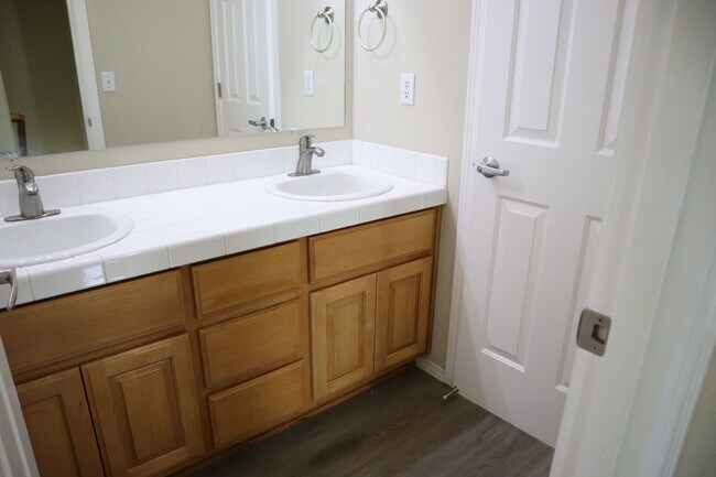 Building Photo - 9507 NE 39th Ave