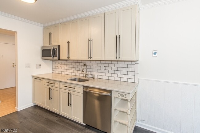 Building Photo - 530 Park Ave