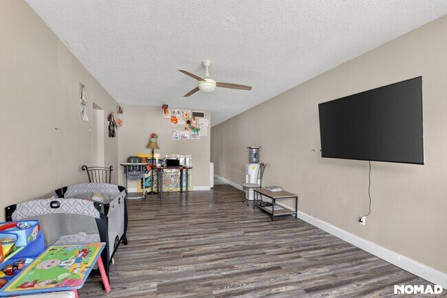 Building Photo - Charming 2BR Condo in Daytona Beach