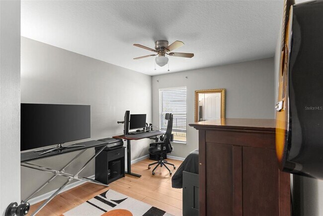 Building Photo - 7619 Crescent Palm Dr