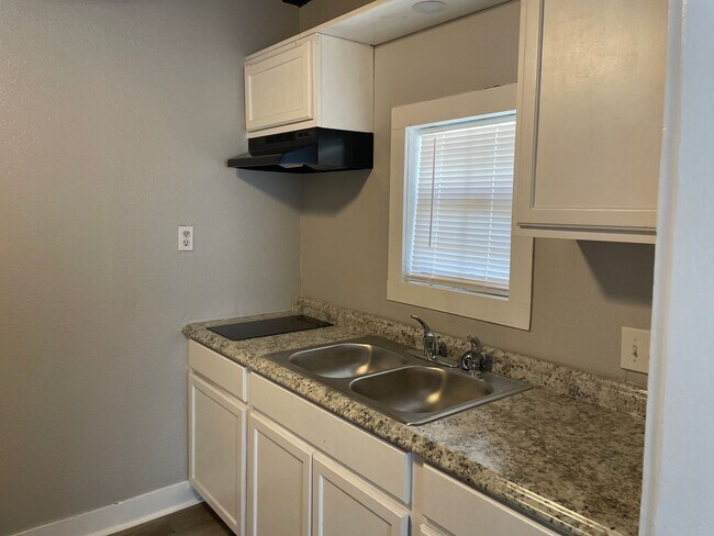 Building Photo - 1309 5th St