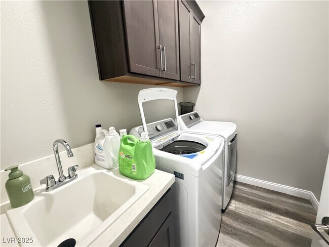 Building Photo - 8480 Warbonnet Way