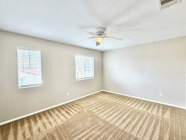Building Photo - Charming 3 Bedroom Bel Flora Home with Private Patio & Amenities